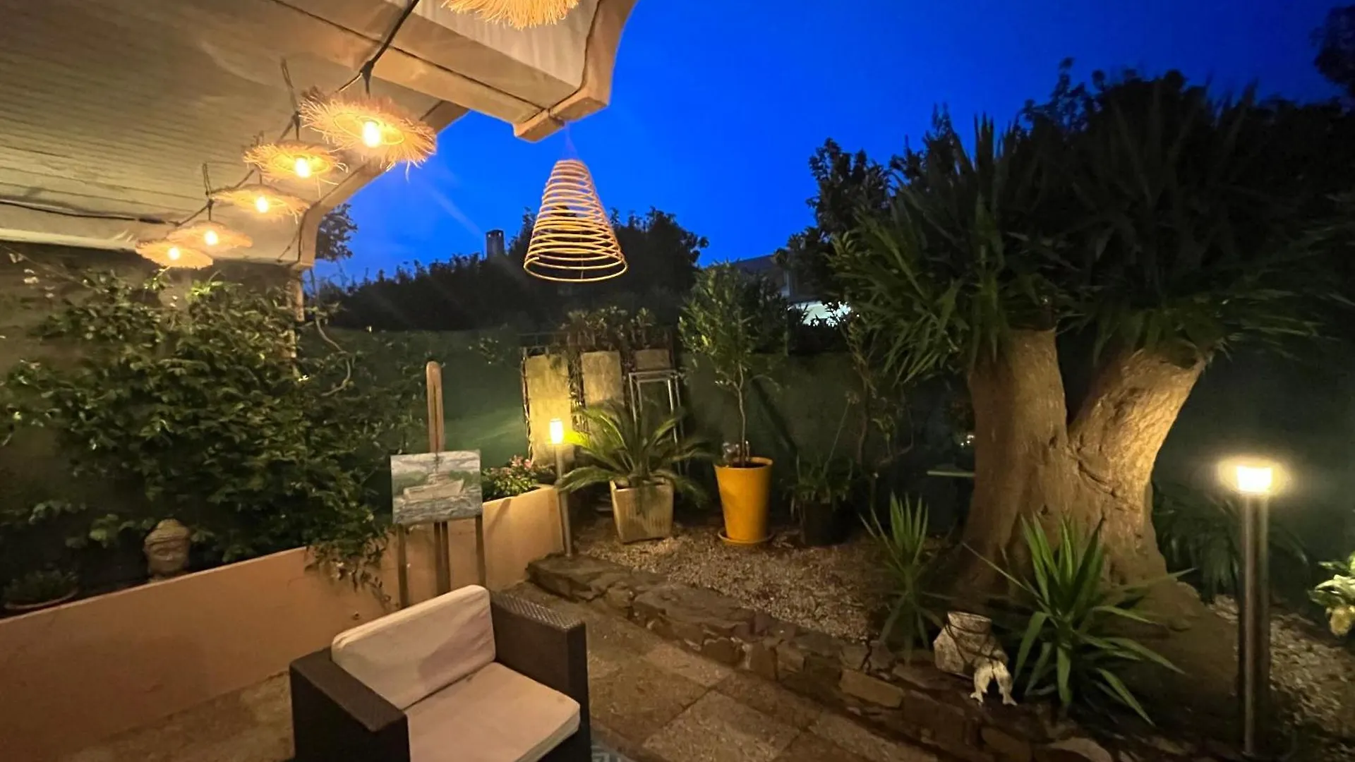 Private Garden In Center Of Saint Tropez Apartment